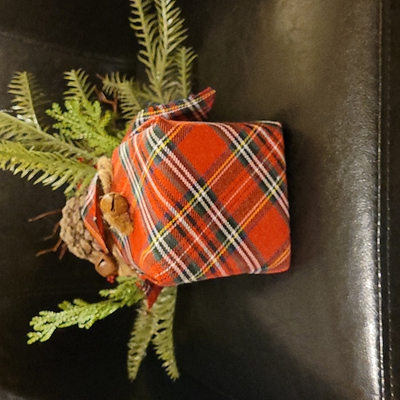 ❤Beautiful Christmas Centerpeice/Accent❤ - Picture 7 of 8